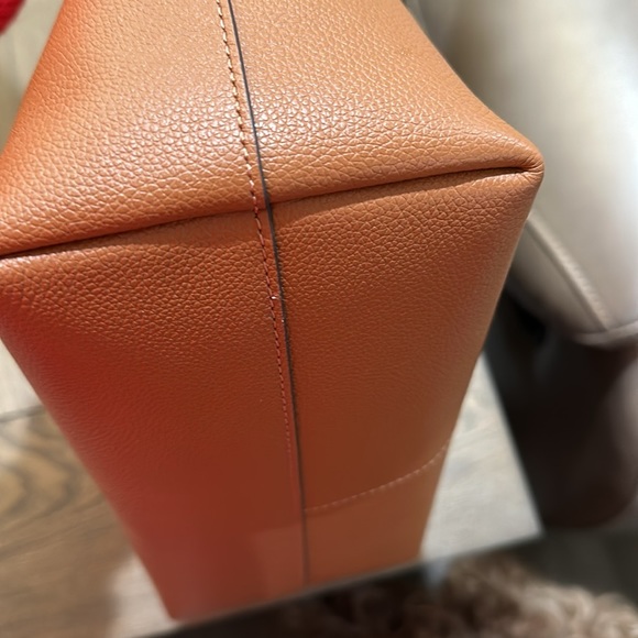 Kate Spade bucket purse with 2 front pockets. Tan leather. New W/O tags - Picture 9 of 14